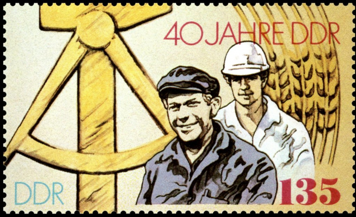 (1989-074) Марка Германия (ГДР) &quot;Строители социализма&quot;    ГДР 40 лет II Θ